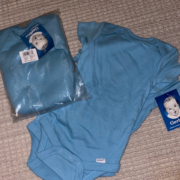 Gerber Other - NWT Gerber 8 Onesies
